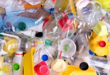 Obalového odpadu v Evropě přibývá. Vratné obaly nemusí být za každou cenu zelenější, velkou roli hraje délka jejich dopravního řetězce či počet znovuvyužití