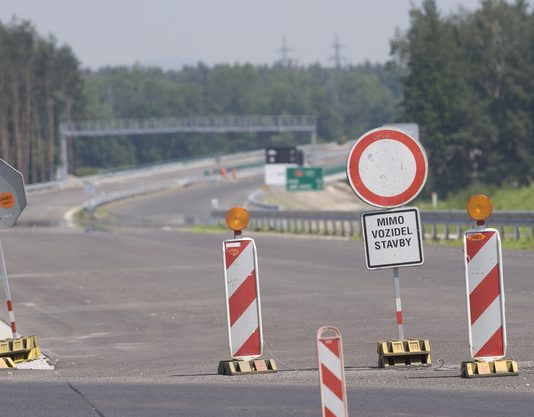 Babiš potvrdil, že na opravy silnic kraje příspěvek od státu nedostanou