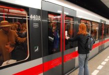Mezi stanicemi Chodov a Pražského povstání nejezdí do zítra metro