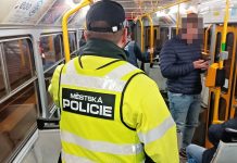Noční bezpečnostní akce v centru Ostravy na trolejbusových i tramvajových linkách. Každý pátý cestující vyloučen z přepravy