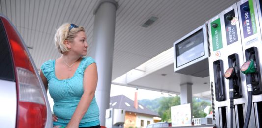 Regulace cen paliv se bude nově vyhlašovat podle nařízení vlády