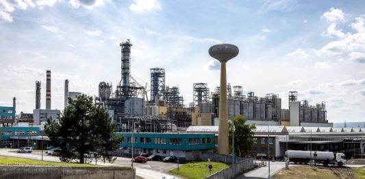 Orlen Unipetrol pochybuje o ústavnosti nové daně, varuje před ohrožením investic