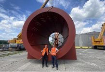 Přeprava gigantů: Gebrüder Weiss převezl dva odkorňovací bubny ze Šanghaje do Štětí