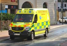 MZd chce umožnit u sanitek červené i zelené pruhy, dva kraje to kritizují