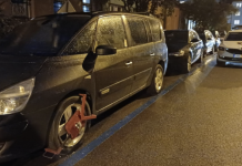 Židenice bojují s odstavenými vraky, v jedné z ulic jim nechaly nasadit botičky