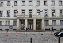 Počet státních zaměstnanců se příští rok mírně zvýší