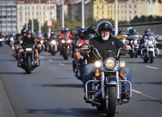 Plzeň osvobodí skútry, mopedy a motorky od placení za stání v parkovacích zónách
