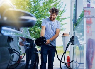 Cena paliv v Česku dál roste, nafta po 3,5 letech stojí přes 41 korun