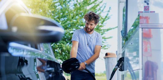 Cena paliv v Česku dál roste, nafta po 3,5 letech stojí přes 41 korun