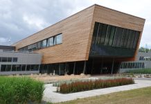 Univerzitní centrum energeticky efektivních budov (UCEEB) ČVUT v Praze rozšířilo své aktivity o další odborný tým INTENS (Industrial Thermal Energy Systems). Tým se zaměřuje na vývoj a zavádění nových energeticky efektivních technologií pro průmyslovou energetiku a decentralizovanou výrobu tepla a elektřiny. Vedoucím týmu se stal Jan Špale, který se díky Fullbright-Masarykově stipendiu věnoval této problematice i na Purdue University v USA v rámci své roční stáže. Více informací se dozvíte v přiložené tiskové zprávě.