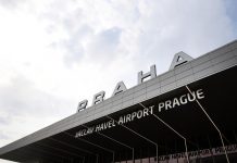 Namrzající déšť na čtyři hodiny zastavil provoz na pražském letišti