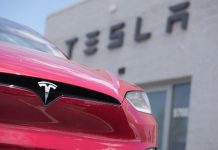 Tesla v Evropě testuje systém plně autonomního řízení, čeká na schválení