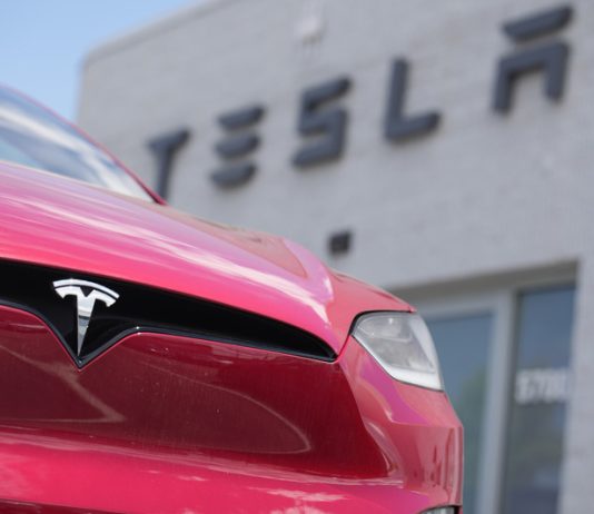 Tesla vytvoří ve svém závodě v Německu 1000 nových pracovních míst