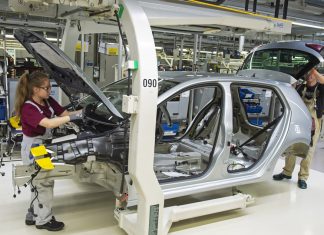 Výroba aut v ČR za 11 měsíců klesla o 1,2 procenta na 1,349 milionu vozů