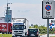 Zákaz parkování kamionů podle Plzně omezil počty aut, podle řidičů je to problém