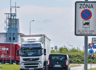 Až 70 % českých dopravců odmítá zakázky kvůli nedůvěře. Stále více firem využívá faktoring.