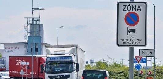 Až 70 % českých dopravců odmítá zakázky kvůli nedůvěře. Stále více firem využívá faktoring.