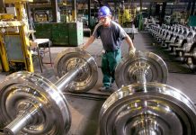 Vítkovickým železničním opravnám loni klesly tržby o čtvrtinu, zůstaly v zisku