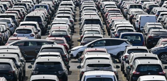 V lednu bylo v odvětví dopravy propuštěno nejvíce zaměstnanců