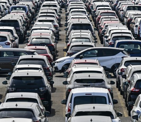 V lednu bylo v odvětví dopravy propuštěno nejvíce zaměstnanců