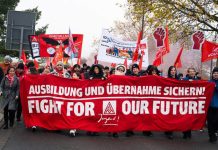 Odbory vyzvaly na pondělí ke stávce ve všech německých závodech VW