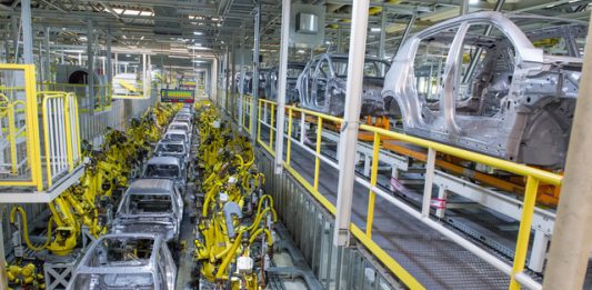 Výroba aut v ČR za 10 měsíců klesla o dvě procenta na 1,214 milionu vozů