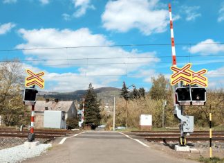 Počet nehod na železnici klesá, letní kampaň varuje před nebezpečnými výzvami na sítích