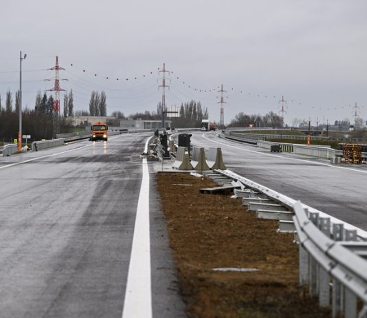 Stavbu úseku D55 Kokory-Přerov získalo sdružení FIRESTA za cenu 1,6 miliardy Kč