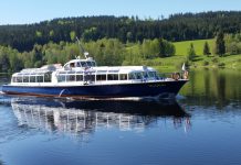 Vyhlídkové plavby na lipenské přehradě na dva dny přerušili kvůli ledu