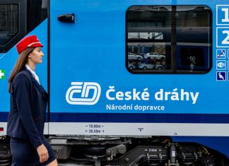 ČD předvedly v Plzni první repasovaný vlak RegioShark, modernizují jich sedm