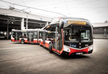 Po Plzni bude jezdit nový typ velkokapacitních autobusů