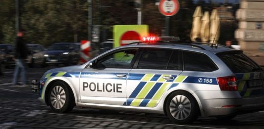 Šestašedesátiletý cizinec jel opilý v protisměru na D6, policisté hledají svědky