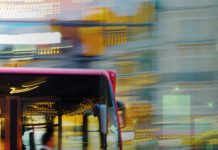 Středočeští zastupitelé schválili zvýšení jízdného, ještě bude rozhodovat Praha