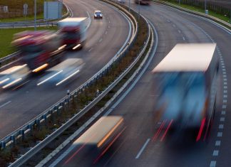 Řidiči dali za dálniční známky do října 7,3 mld. Kč, loni za celý rok 7,2 mld.