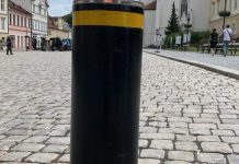 Pražští radí souhlasili se stavbou výsuvných sloupků okolo Sněmovny