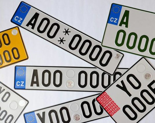 Méně návštěv úřadů, automatizace a registrační značky do výdejních boxů. Zákon o podmínkách provozu vozidel schválila vláda