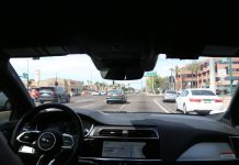 Sněmovna schválila pravidla pro auta bez řidiče i vznik nové silniční inspekce