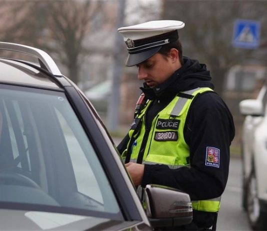 Celníci vybrali loni na silnicích v ČR pokuty a nedoplatky za 97 milionů korun
