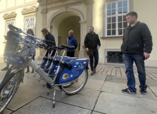 Lidé v Brně mohou od včerejška zdarma využívat sdílená kola, platí za ně město