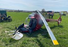 Pád vrtulníku na Plzeňsku podle vyšetřovatelů způsobilo nezvládnutí pilotáže