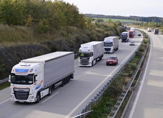 Silná koruna vývozcům loni vzala přes 100 miliard Kč, uvedli exportéři