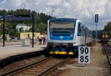 Elektrifikace i vyšší rychlost. Trať z Náchoda do Polska má projektanta