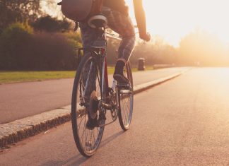 Nenošení helmy při nehodě může cyklisty připravit o odškodnění od pojišťoven