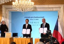 Memorandum o spolupráci při vzniku robotického centra podepsali rektor ČVUT a prezident Korejského institutu pro rozvoj robotického průmyslu