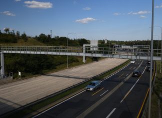 Pražský okruh mezi Slivencem a Řeporyjemi je do dnešního dopoledne zavřený