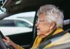 Mezinárodní den seniorů: Moderní služby usnadňují řidičům život bez ohledu na věk, bezpečnost zůstává prioritou
