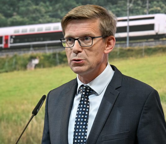 Podle Kupky vláda ve středu rozhodne, zda pošle návrh rozpočtu Sněmovně