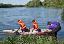 Pluje betonová kánoe? Pod vedením Fakulty stavební ČVUT si to na Šeberáku v soutěžním klání vyzkouší posádky devíti středních škol. Vzniká přitom tradice nové středoškolské soutěže