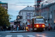 Začínají opravy tramvajových tratí v Plzeňské ulici a v oblasti Bílé Hory