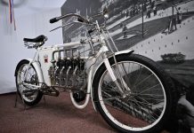 Pavel v Římě tlumočil nabídku Škody Auto na renovaci historického motocyklu